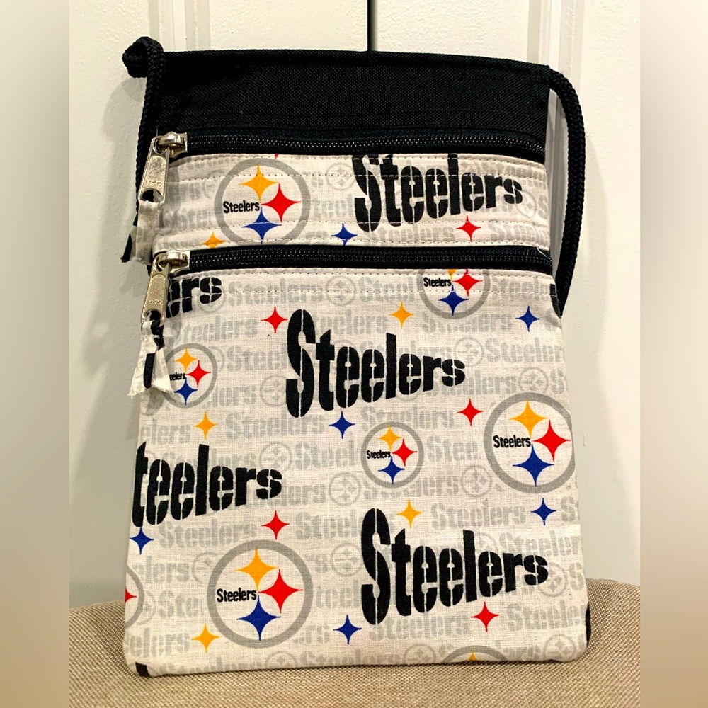 Cool Pittsburgh Steelers purse.